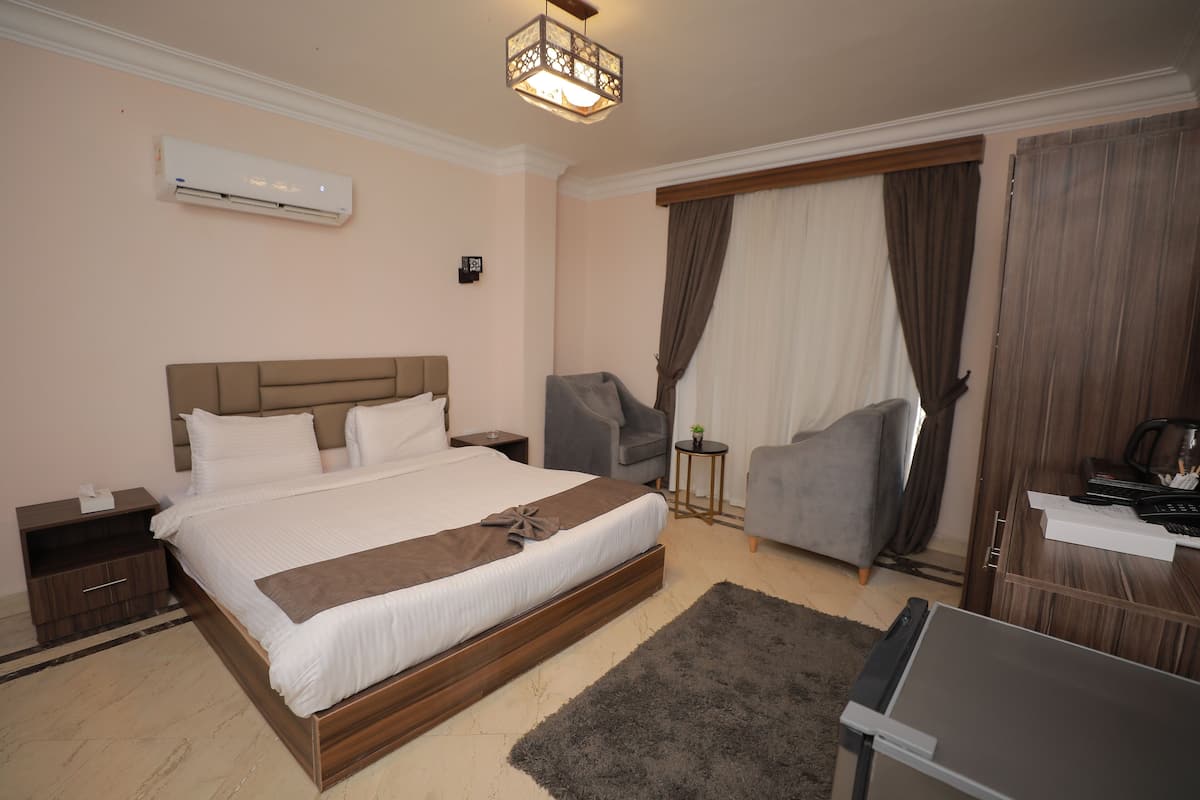 Minibar, in-room safe, desk, soundproofing