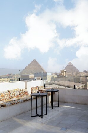 Outdoor banquet area - Pearl pyramids Inn (Giza)