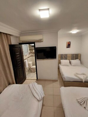 In-room safe, soundproofing, iron/ironing board, free WiFi