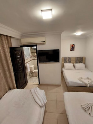 In-room safe, soundproofing, iron/ironing board, free WiFi