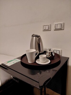 Minibar, in-room safe, desk, soundproofing - Pearl pyramids Inn (Giza)