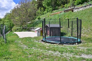 Property grounds - Guest Room 2 - Aurélie's Farm (Montvalezan)