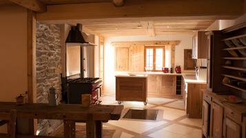 Micro-ondes, cafetiĂšre/bouilloire