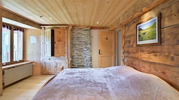 5 bedrooms, WiFi, bed sheets