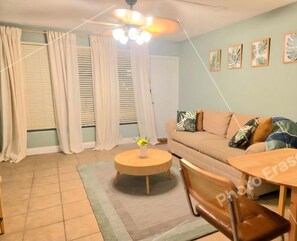 Smart-TV, Videospiele, Bücher, Stereoanlage