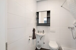Shower, hair dryer, towels - Apartment 'City  in Bochum 1' with Wi-Fi (Bochum)