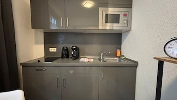 Frigorífic, microones, forn i placa de cuina