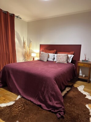 1 slaapkamer, een strijkplank/strijkijzer, gratis wifi, beddengoed