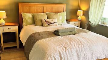 2 bedrooms, iron/ironing board, travel cot, Internet