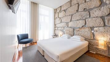 Studio (Superior Studio)