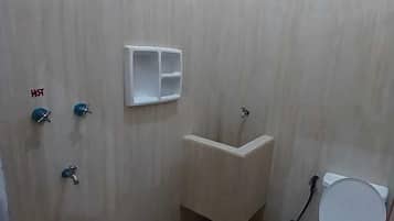 Standard Double Room | Bathroom
