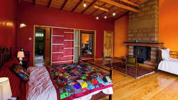 5 bedrooms, iron/ironing board, WiFi, bed sheets