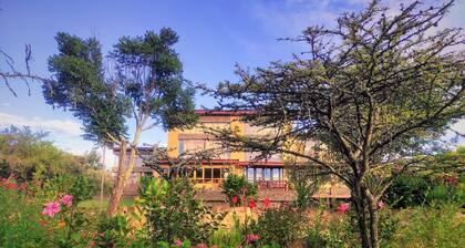 The Butterfly - Elegant Lake Naivasha Retreat with Sauna, Games & Stunning Views