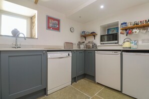 Dishwasher, cookware/dishes/utensils