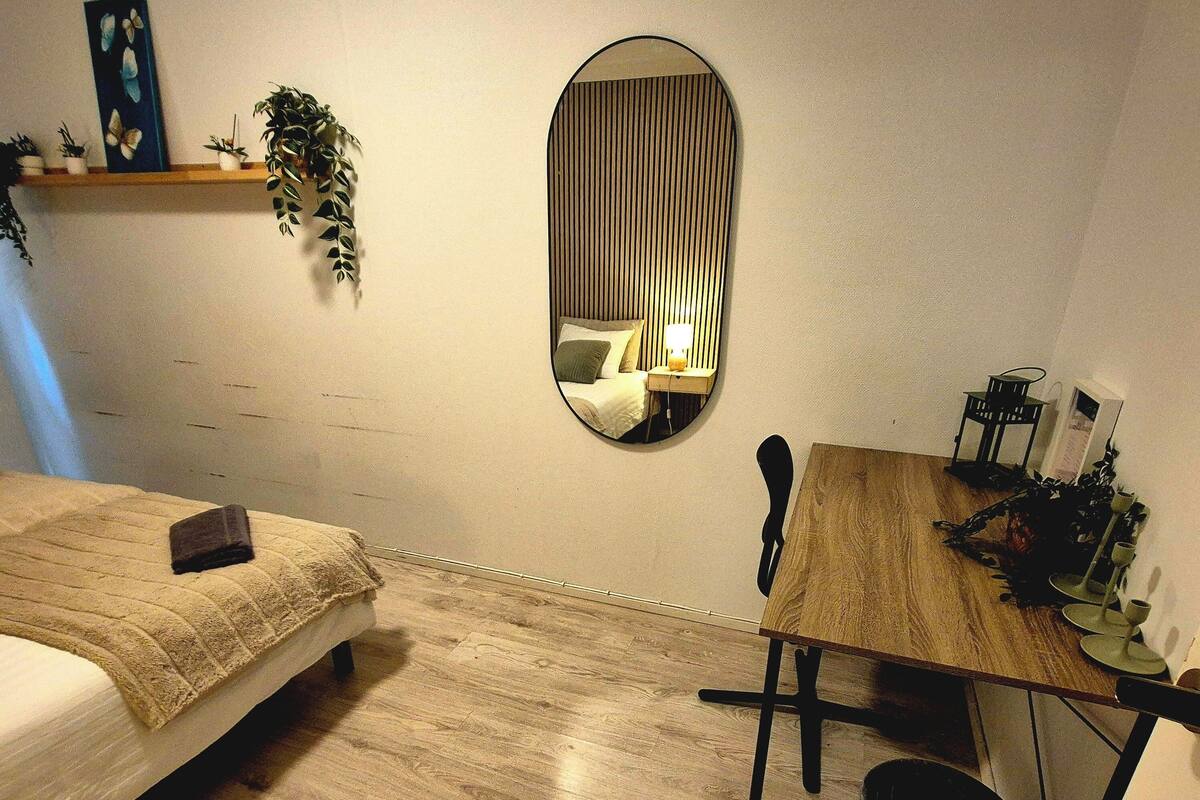 Comfort Single Room | Desk, laptop workspace, free WiFi