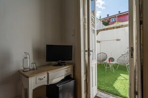 شقة (Two-Bedroom Suite)