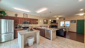 Mikrowelle, Ofen, Herdplatte, Geschirrspüler