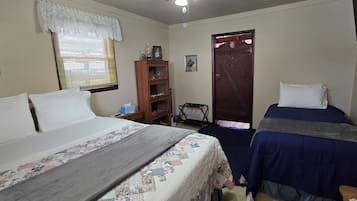 2 habitaciones, escritorio, tabla de planchar con plancha y wifi gratis