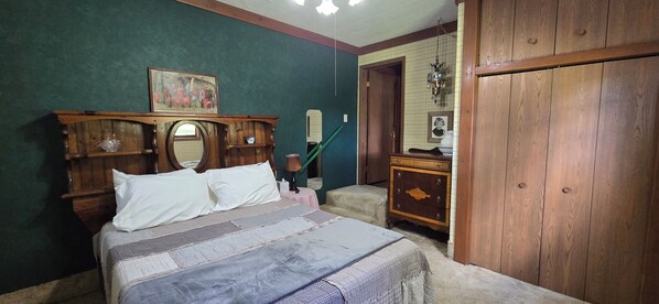 2 slaapkamers, een bureau, een strijkplank/strijkijzer, gratis wifi