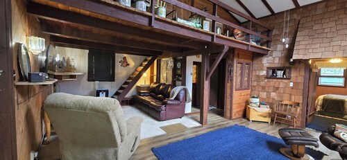 Charming rustic, family friendly farmhouse
near Detroit Lakes - 4 beds available