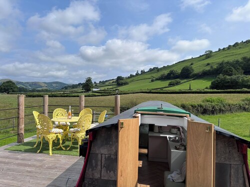 Unique Dryland Boat Retreat – Scenic Valley Views