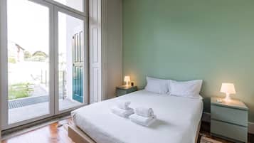 Apartment (Room with Balcony) | Desk, laptop workspace, free WiFi, bed sheets