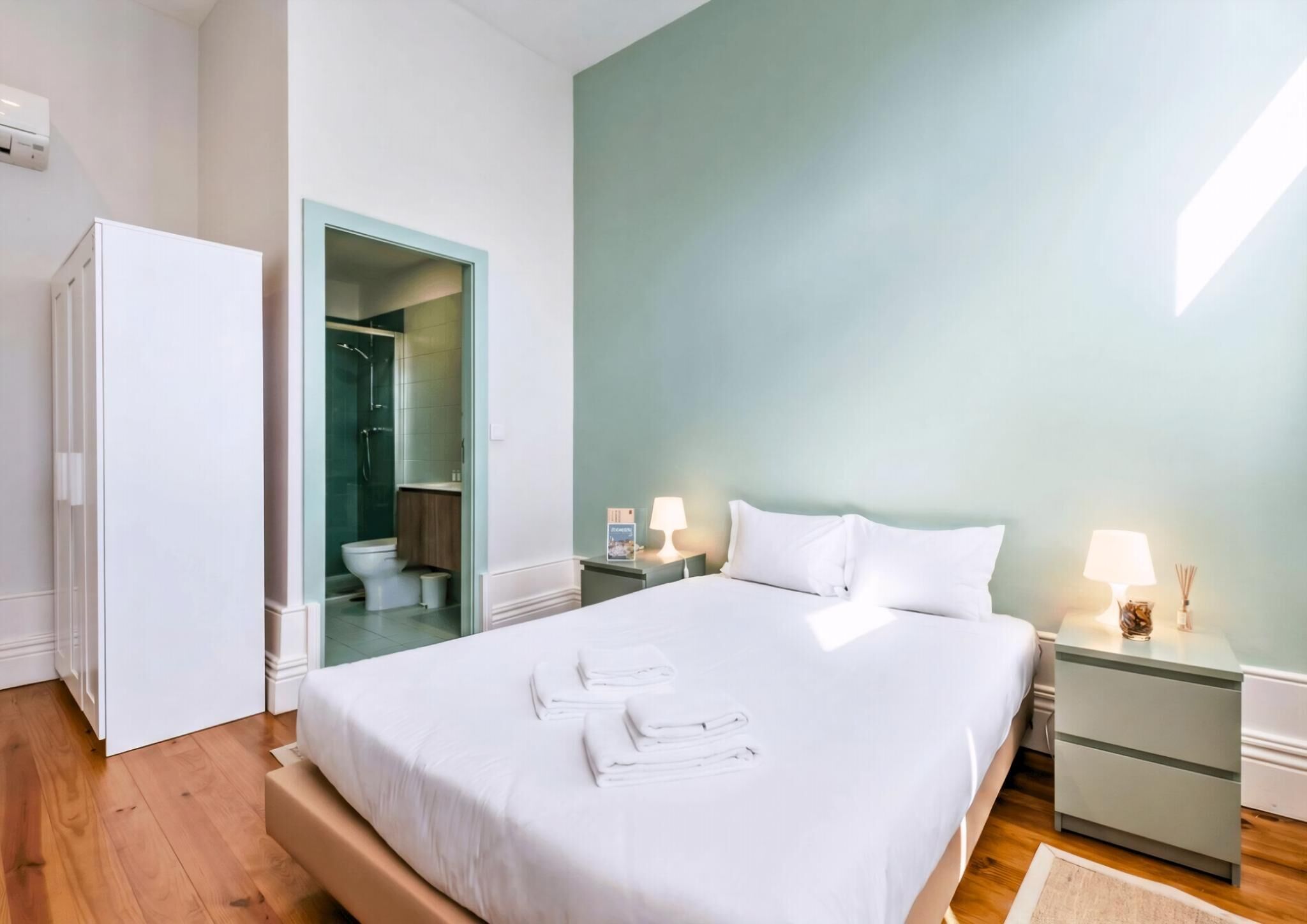 Departamento (Standard Room) | Decoración personalizada, muebles diferentes y escritorio 