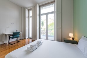 อพาร์ทเมนท์ (Room with Balcony) | โต๊ะทำงาน, พื้นที่ทำงานแบบใช้แล็ปท็อป, Wi-Fi ฟรี, ผ้าปูที่นอน