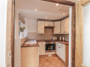 Lave-vaisselle, batterie de cuisine, vaisselle et ustensiles