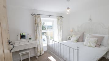 2 bedrooms, individually decorated, individually furnished, free WiFi