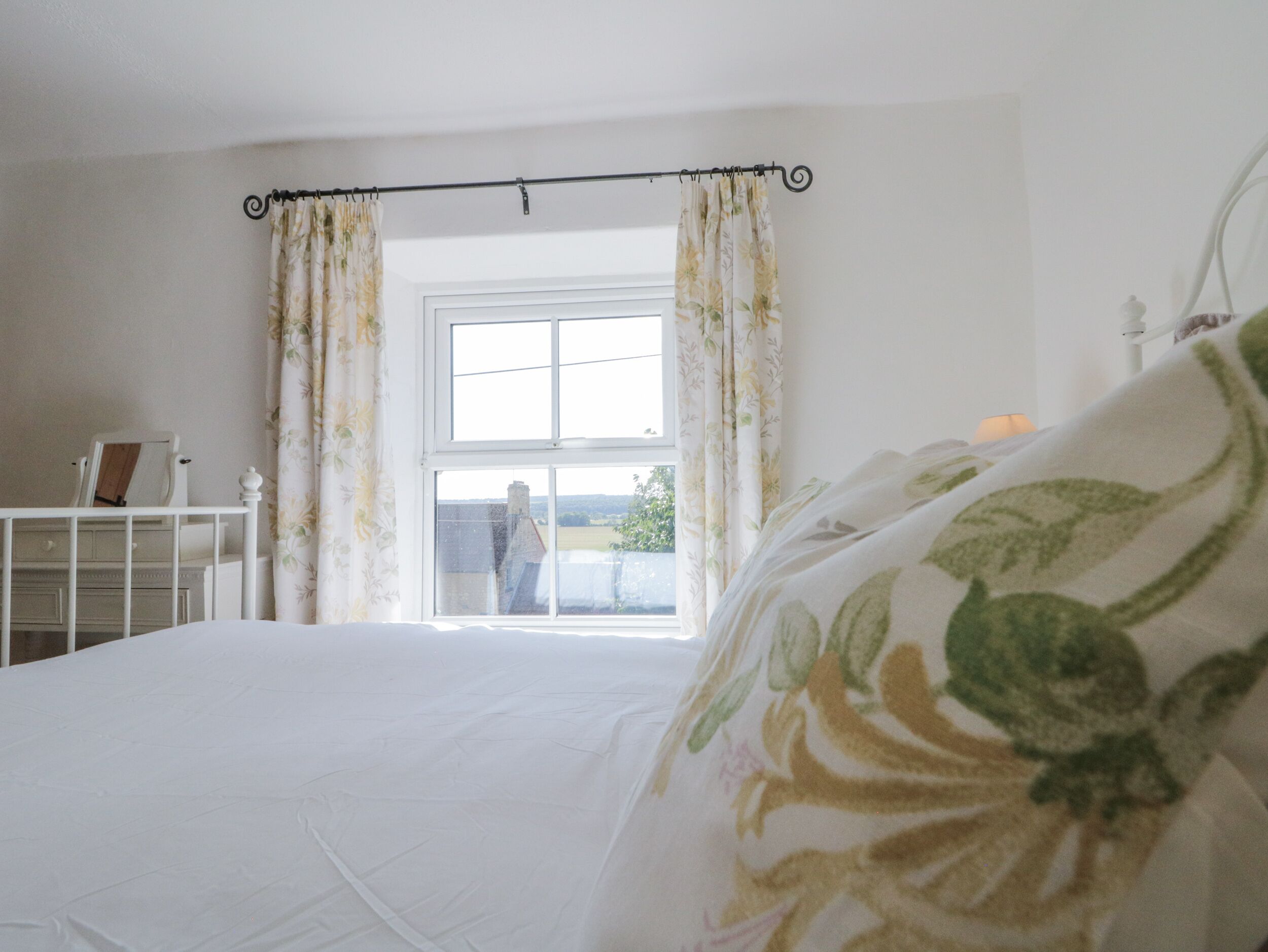 2 bedrooms, individually decorated, individually furnished, free WiFi