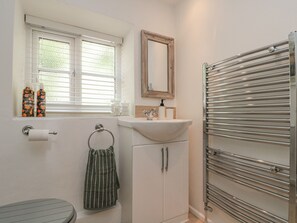 Shower - Honeysuckle Cottage (York)