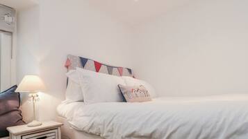 2 dormitorios, decoración individual, mobiliario individual