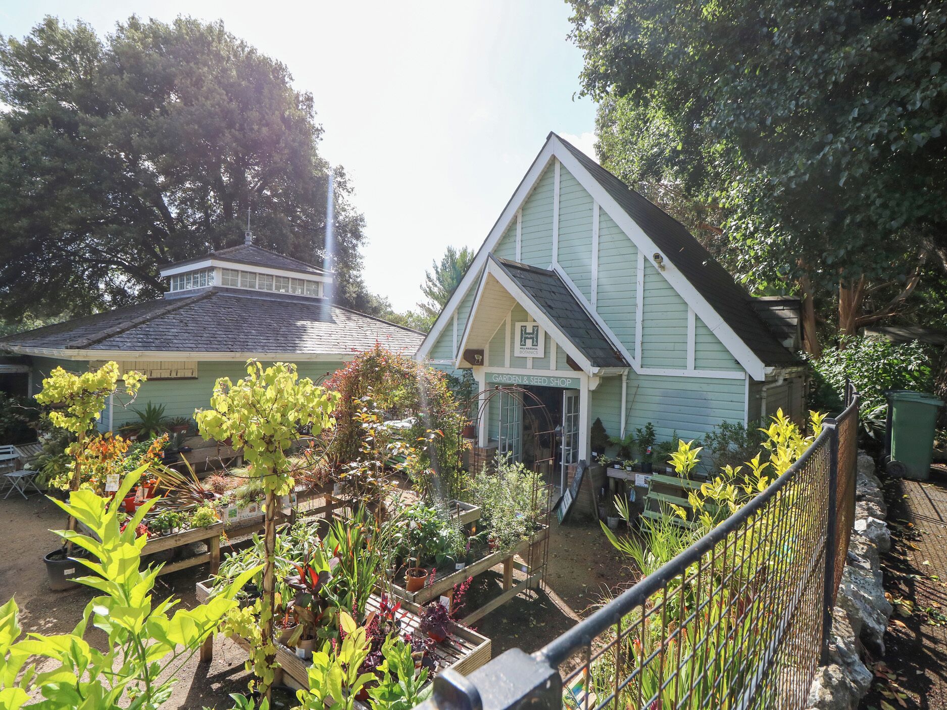 المنشأة من الخارج