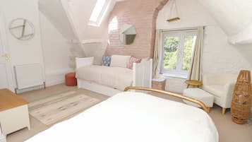 4 bedrooms, individually decorated, individually furnished, free WiFi