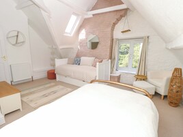 4 habitaciones, decoración personalizada y muebles diferentes 