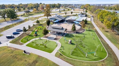 The Orchard Nook: Dog-Friendly 3BR w/ Ping Pong, Huge Yard & Near KC World Cup!