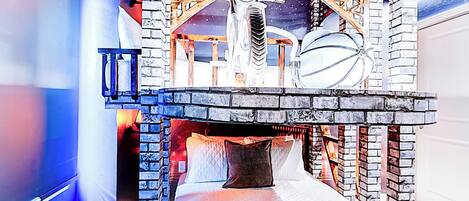 5 habitaciones, tabla de planchar con plancha, wifi y ropa de cama