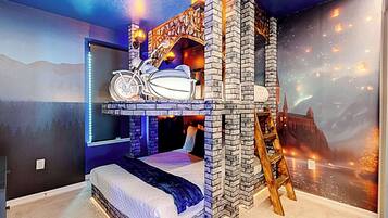 5 bedrooms, iron/ironing board, WiFi, bed sheets