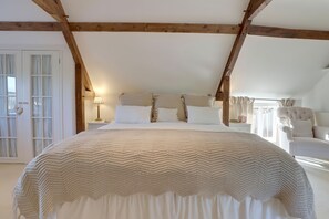 5 bedrooms, individually decorated, individually furnished, free WiFi