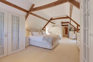 5 bedrooms, individually decorated, individually furnished, free WiFi