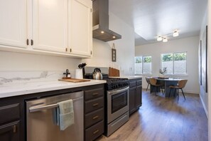 Fridge, oven, stovetop, dishwasher