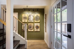 Interior - The Treehouse - Walk to Chico State/Downtown/Enloe (Chico)