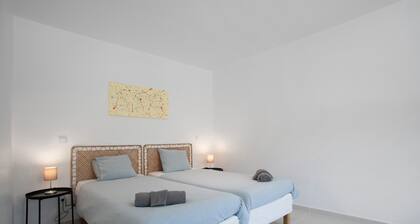 Villa 'Peace House LourinhĂŁ' with Mountain View, Private Pool and Wi-Fi