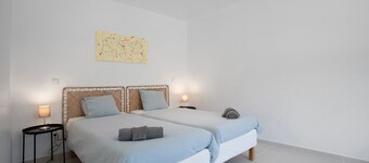 Villa 'Peace House Lourinhã' with Mountain View, Private Pool and Wi-Fi