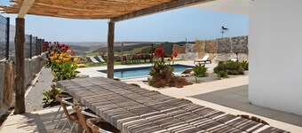Villa 'Peace House Lourinhã 6' with Mountain Views, Private Pool and Wi-Fi
