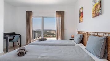 5 bedrooms, WiFi, bed sheets