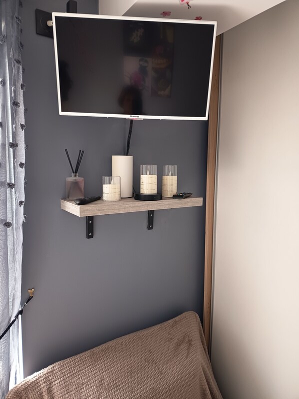 1 chambre, fer et planche à repasser, accès Internet, draps fournis