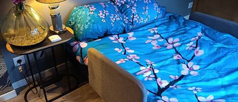 1 soverom, strykejern/-brett, internettilgang og sengetøy