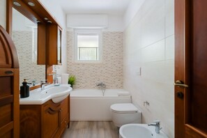 Dusche, Bidet, Shampoo